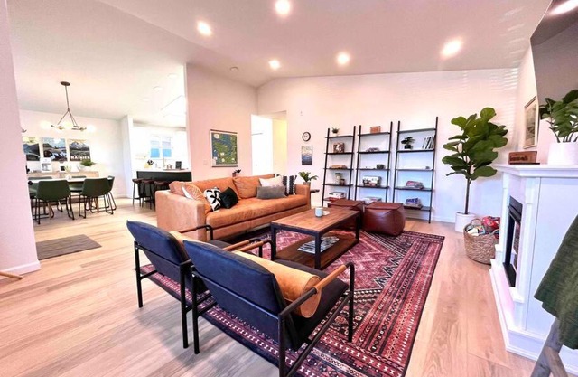 Olympic House: 3min from ONP w/Sauna + Rec room