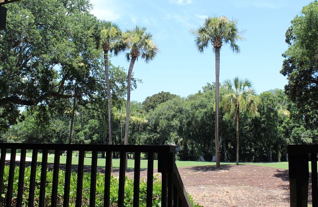 On Cougar Point - 3 minute walk to the beach - updated villa