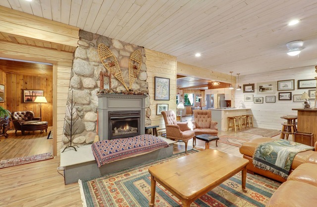 On Lake Charlevoix | Fire-pit | Private Dock | Secluded Getaway/dog friendly