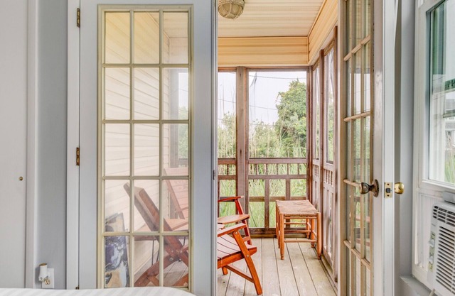 On Private Cove with Panoramic Bay and Sunset Views, Right of Way to the Ocean