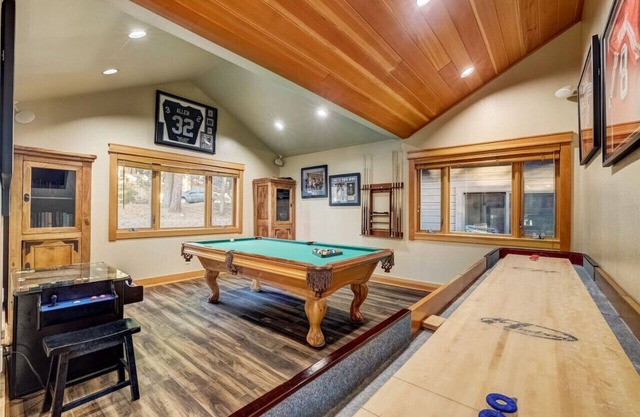 On Tahoe Time - Pets + Pool Table + Shuffle board