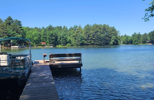 On the Chain of Lakes in Waupaca, huge 5 bedroom home with Pontoon