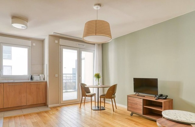 On the edge of Paris - The Spacious