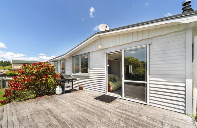 On the Fly at Kutai - Tūrangi Holiday Home