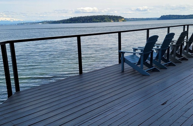 On the ocean, BEACH FRONT, Private Oasis, 3 Bed 2 Bath + Office with HUGE Deck