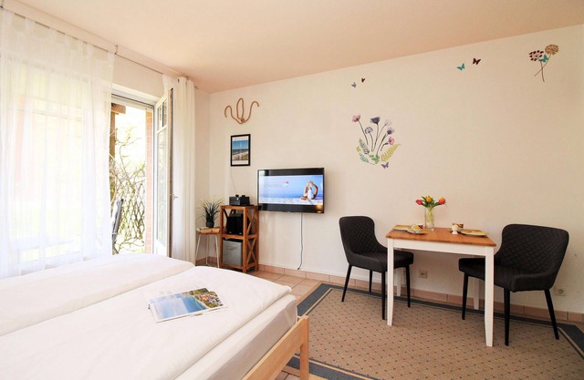 On the Salzhaff WE time-out: beautifully furnished 1-room apartment close to the beach