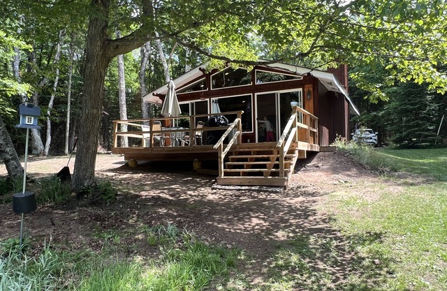 On the UTV/ATV Trail & a 3 Lake Chain! “The Loons Nest” w/A/C and WiFi!