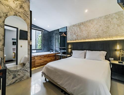One Apartments Lleras