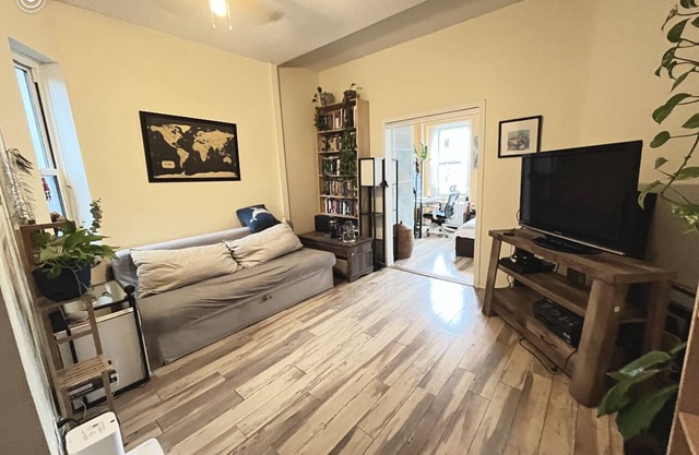 ONE BEDROOM APARTMENT 2 BLOCKS FROM CENTRAL PARK