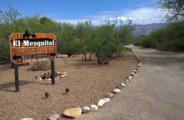 One Bedroom Casita on Guest Ranch in beautiful Tanque Verde Valley in Tucson!