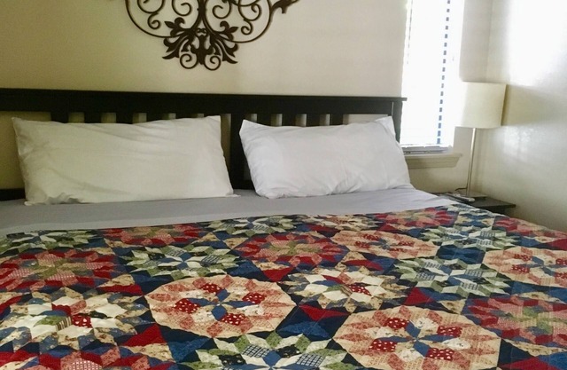 One bedroom Condo with Free Parking/Gym