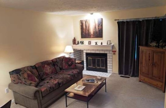 One Bedroom Trout Creek Condo #15 - Next to Pond, Pickleball, Fitness Center with Indoor Pool