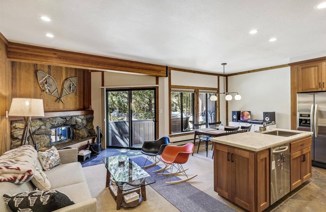 One Bedroom walking distance to Palisades Tahoe!