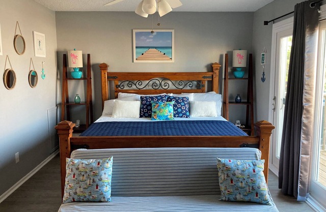 One block from Stewart beach, full kitchen & strong Wi-Fi. Near to Cruise Port.