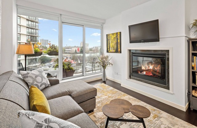 One-of-a-Kind Sleep-well Condo w/Pool and Parking in Downtown Victoria