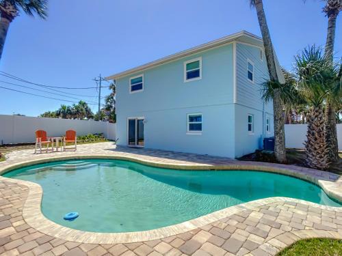 One Piece ~ Duplex with Pool ~ 2 Minutes from Beach Flagler Avenue