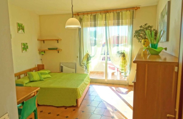 ONE-ROOM APARTMENT close to the SEA with panoramic BALCONY