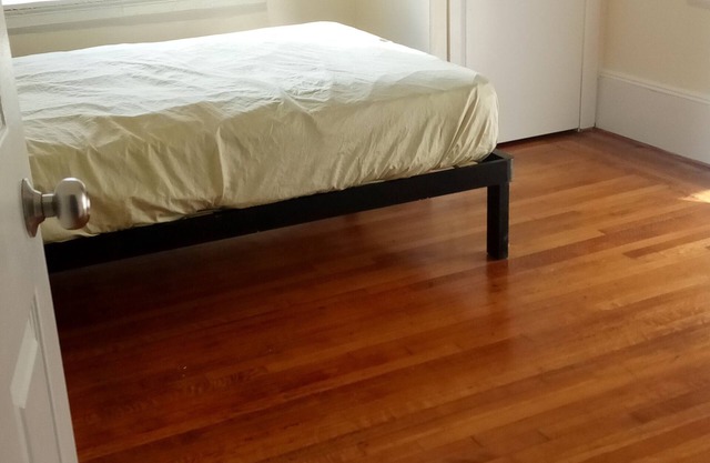 One X-LRG ROOM Avail in Spacious 3 BR/2 BA Apt in Bklyn-15 Mins to Manh! A Train