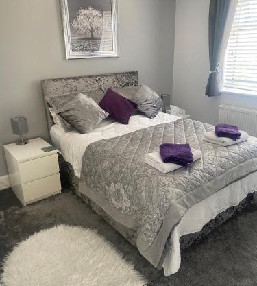 OneDouble room, one small double room, one en-suite studio room near to Wembley stadium