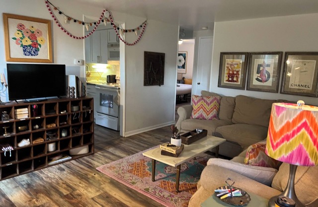 Only 1000/night & 2 miles from ND stadium. Pet Friendly!