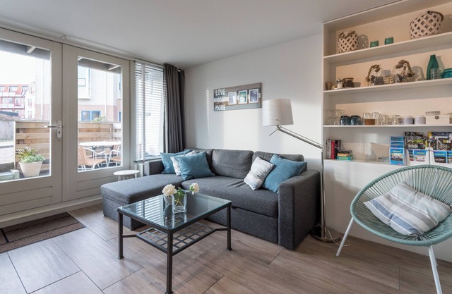 Only 200 m from the beach, pretty apartment with terrace, balcony and parking space