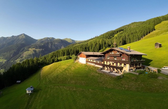 Only a few kilometers uphill, secluded from Bad Gastein lies the Appartementh