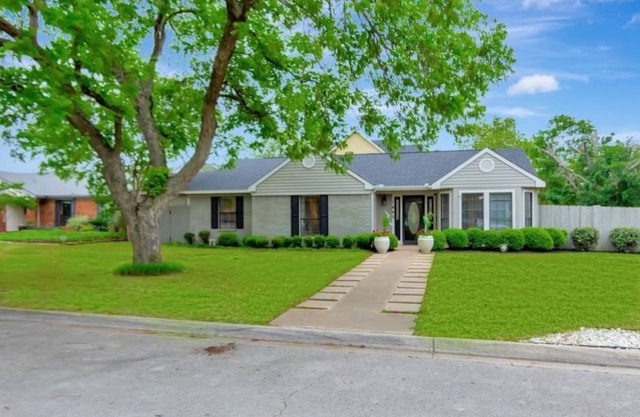 Only Minutes to Historic Grapevine, Walking Distance to Grapevine Lake