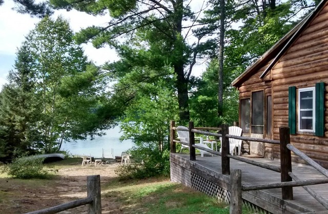 Open Aug 17-28 Secluded Lakefront Natural Retreat Centered near most attractions
