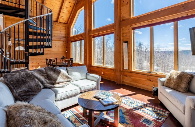 Open concept chalet w/gorgeous views at the Great Roaring Brook @cozychalet vt
