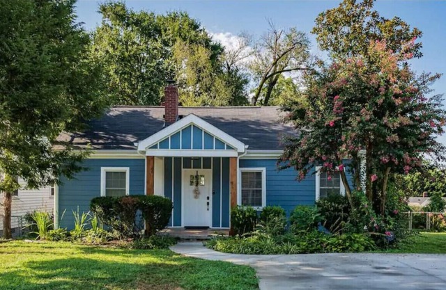 Open Hearth Cottage- 3 miles to Downtown + Furman
