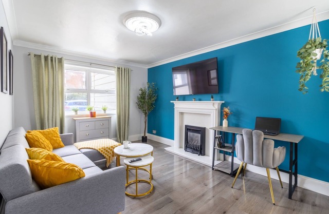 Open Mind Property - Gunwharf Quays 4 Beds Parking