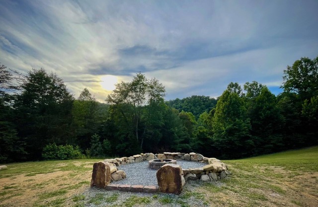 Open! New Mountain Cabin, Privacy, Wildlife, Sunsets! Watch the Seasons Change