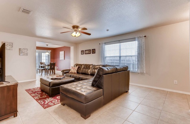 *OPEN*POOL/PARK ACCESS-SEAWORLD/SIXFLAGS/Lackland/shopping. *EXTREMELY CLEAN*
