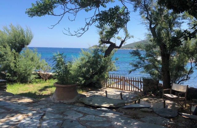 Open the gate, the sea is right there! Direct access to the sea.