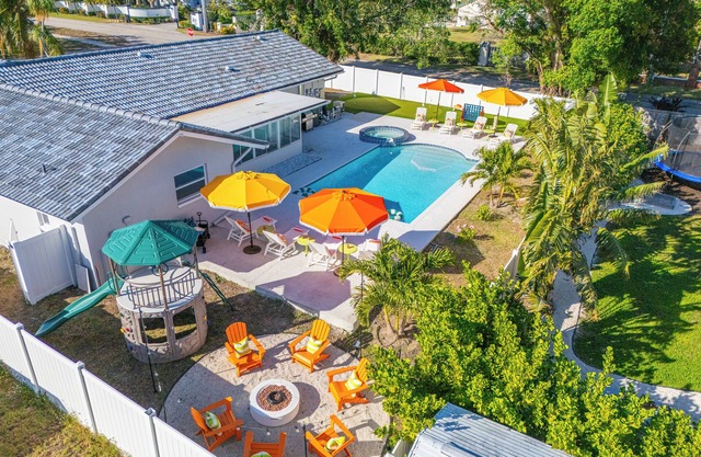 Orange Blossom~6mi to beach~Htd Pool+Hot Tub~Gameroom~Gym~Fire Pit~Playground