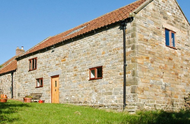 ORCHARD COTTAGE, pet friendly, character holiday cottage in Goathland