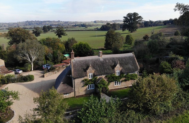 Orchard Cottage - sleeps 8 guests in 4 bedrooms