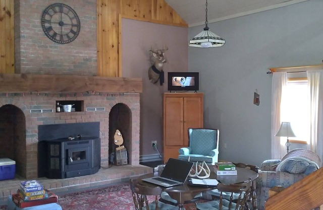 Orchard Lodge at Malabar Peach & Apple Orchard. Peaceful and Pet Friendly.