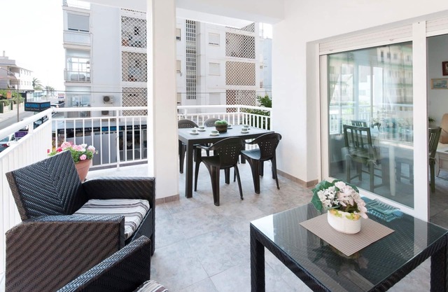 ORENETA - Airy and cosy apartment with coquettish terrace near the beach.