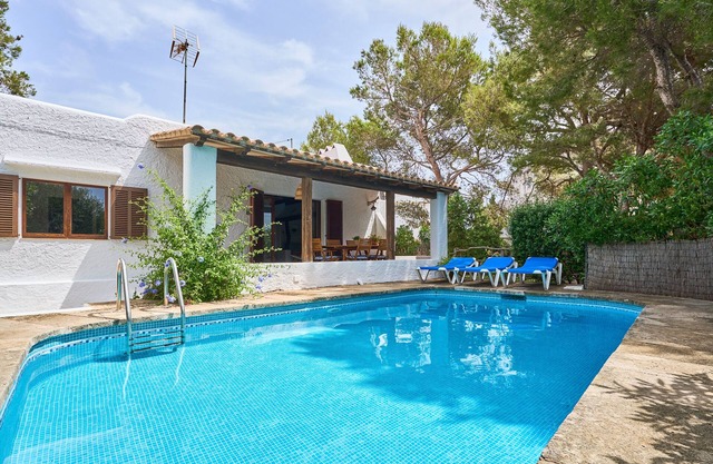 originally-Majorcan house in Ibizan construction with pool, internet