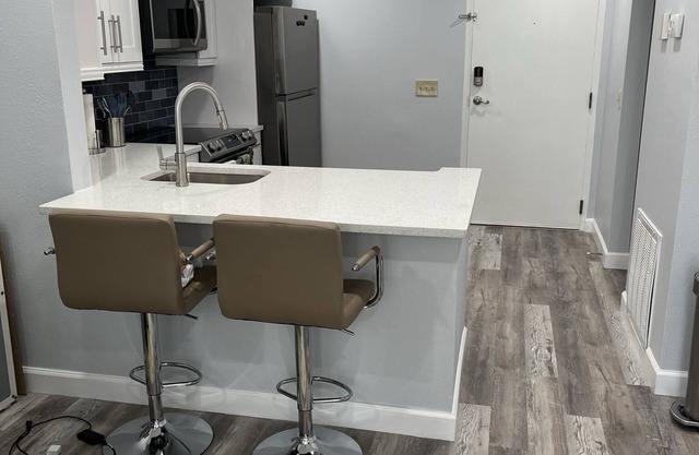 Orlando Winter Getaway - Lovely, Centrally located Studio