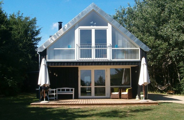 Øster Assels. 135m2 lovely 2-plan holiday house. Just 300m. to the beach.