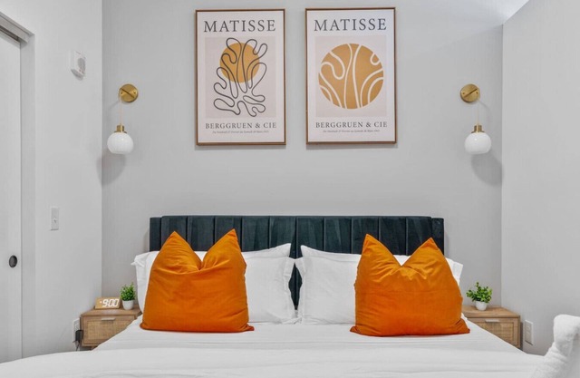OTR+King Bed+Free Parking+Gym+Pool+Penthouse