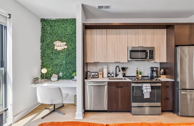 OTR | King Bed l Free Parking | Gym | Top Floor