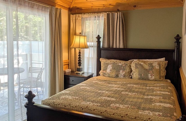 Our Comfortable Cabin with Two Bedrooms Cabin 6