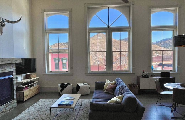 Our Happy Place -Downtown Dazzling S Mountain View
