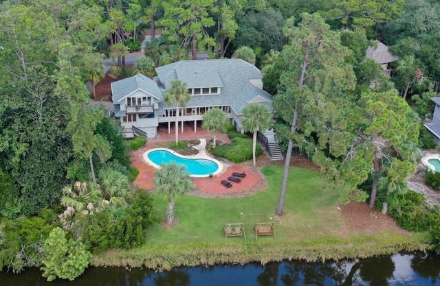 Outdoor Family Oasis, Private Pool, BBQ, on Lagoon