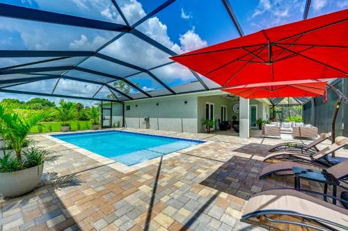 Outdoor Oasis Upscale Hideaway in Naples!