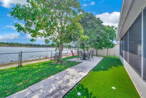 Outdoor Relaxation! Port St Lucie Family Home