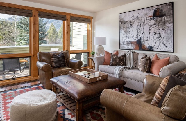 Outpost: Windflower 2115 - Mountain Views!